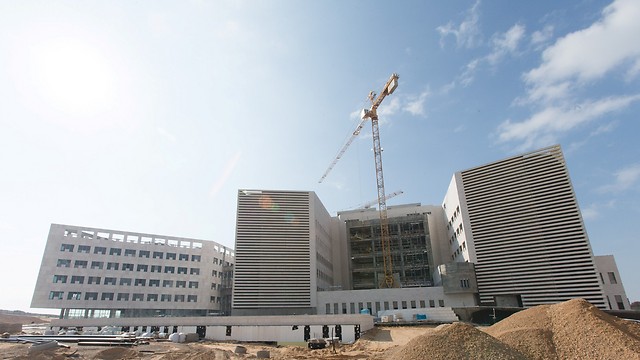 Artist's rendering of new hospital in Ashdod (Credit: Oded Karni)