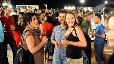 Socialising at the Jerusalem Wine Festival (Credit: Mark Neyman, GPO)